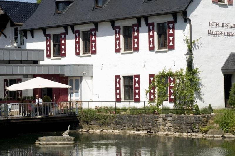 Malteser Komturei Hotel / Restaurant Bergisch Gladbach Exterior foto
