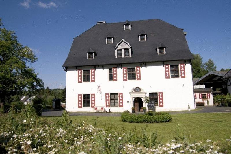 Malteser Komturei Hotel / Restaurant Bergisch Gladbach Exterior foto