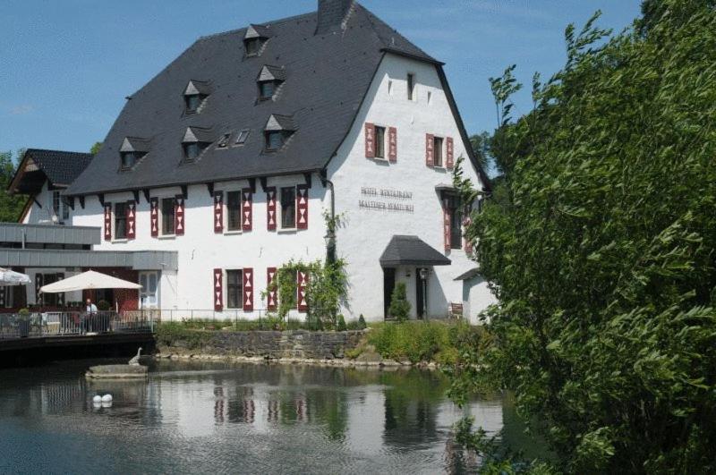 Malteser Komturei Hotel / Restaurant Bergisch Gladbach Exterior foto