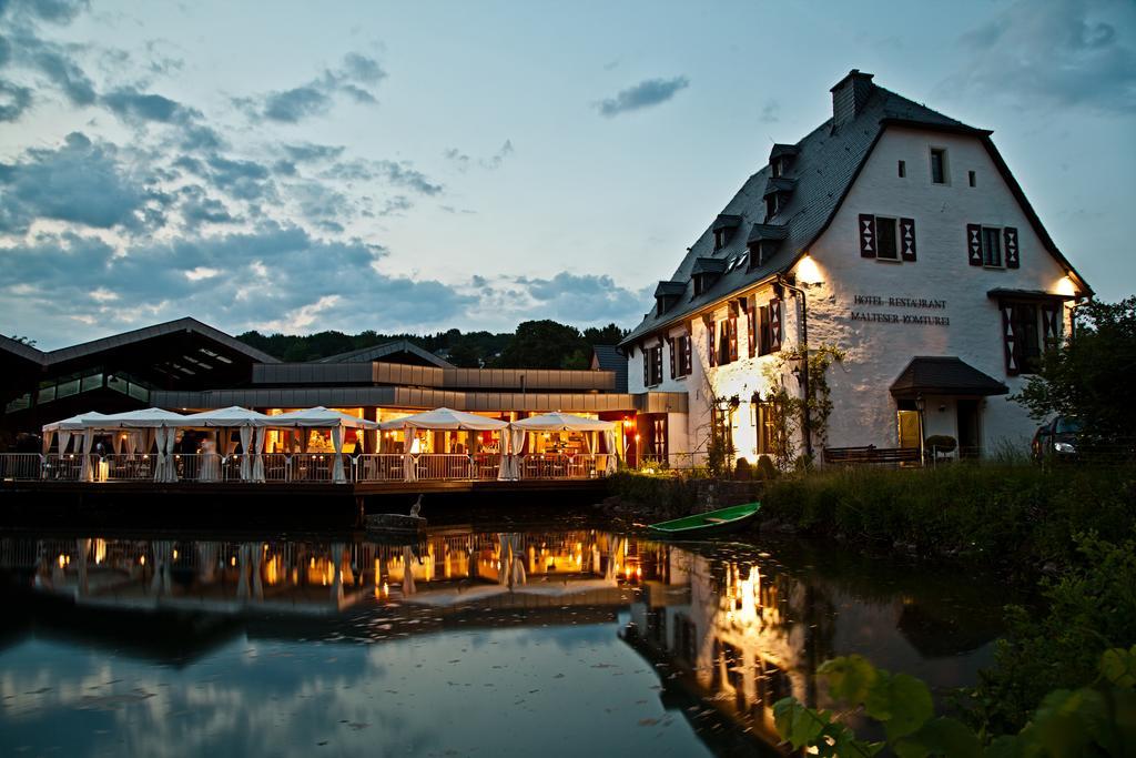 Malteser Komturei Hotel / Restaurant Bergisch Gladbach Exterior foto